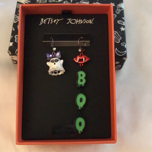 Betsey Johnson Ghost, Vampire Lips & Boo Mismatch Drop Earrings NIB - Picture 6 of 14